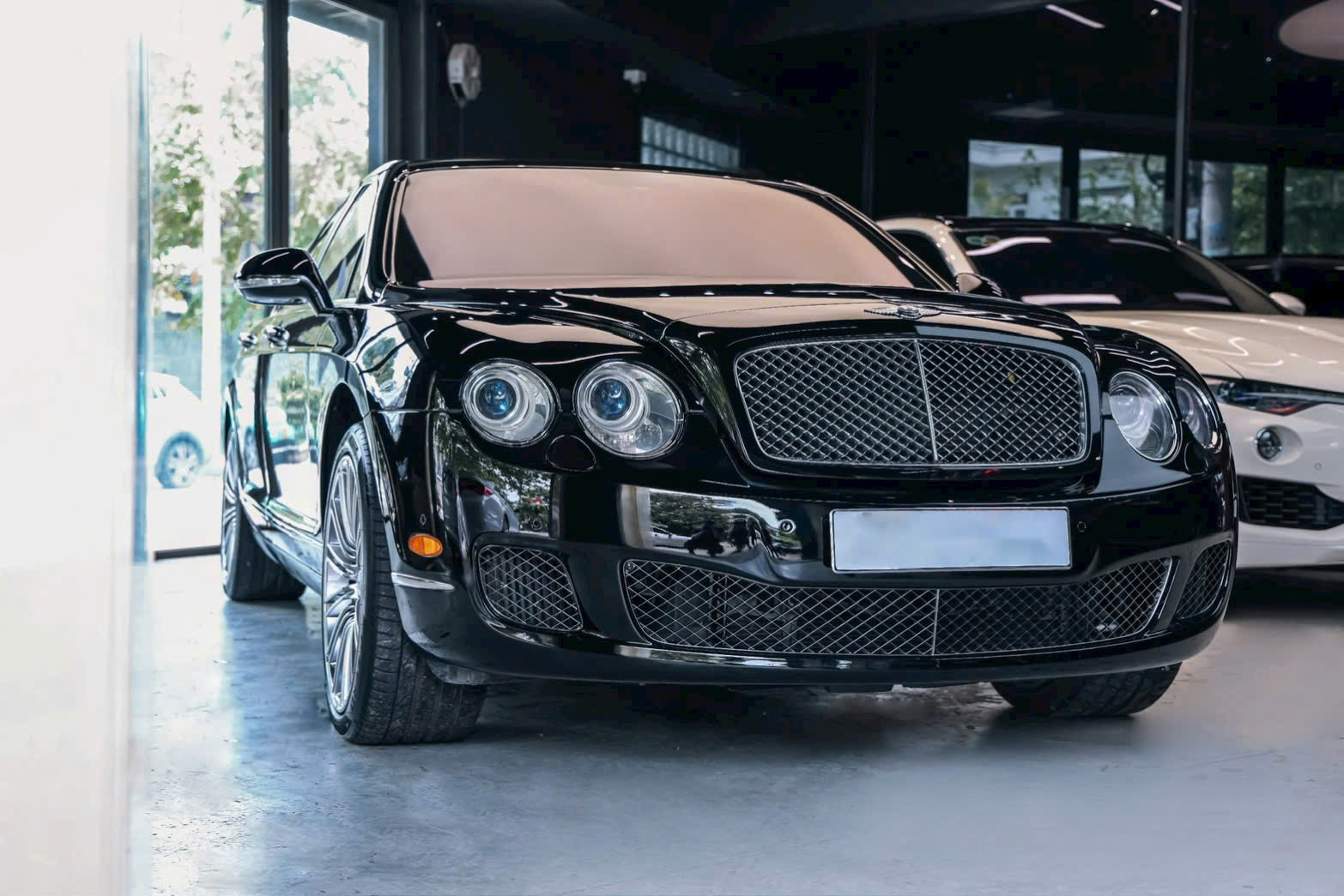 Cho Thuê Xe Bentley Flying Spur