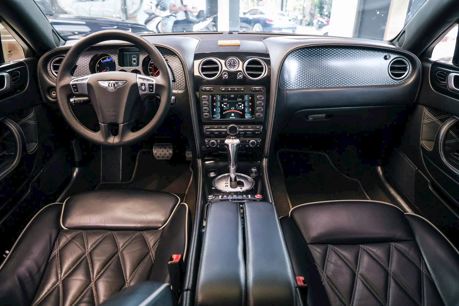 Cho Thuê Xe Bentley Flying Spur