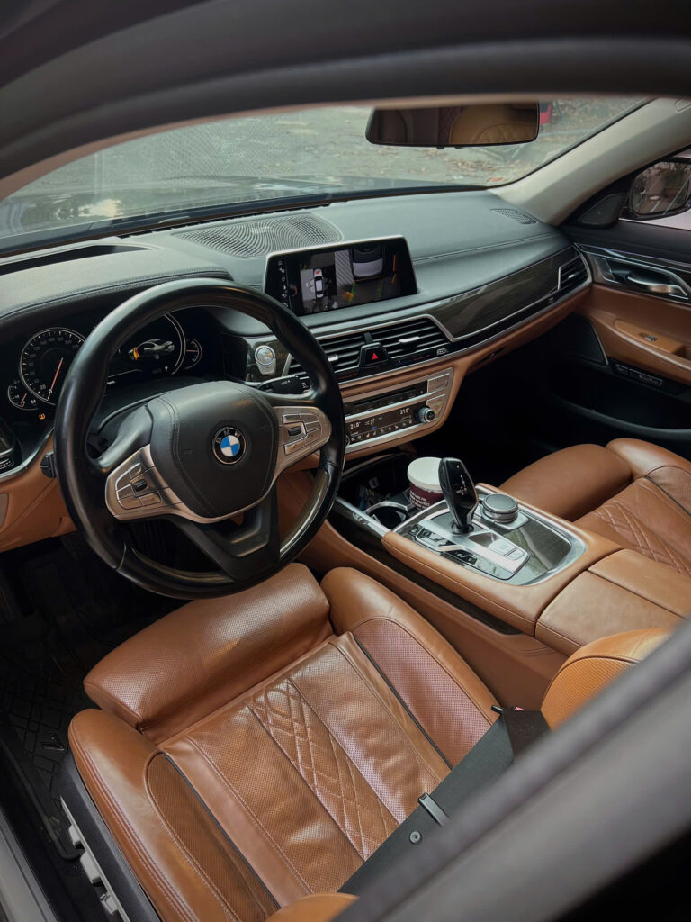 Cho Thuê Xe BMW 740Li Pure Excellence Tại Sài Gòn