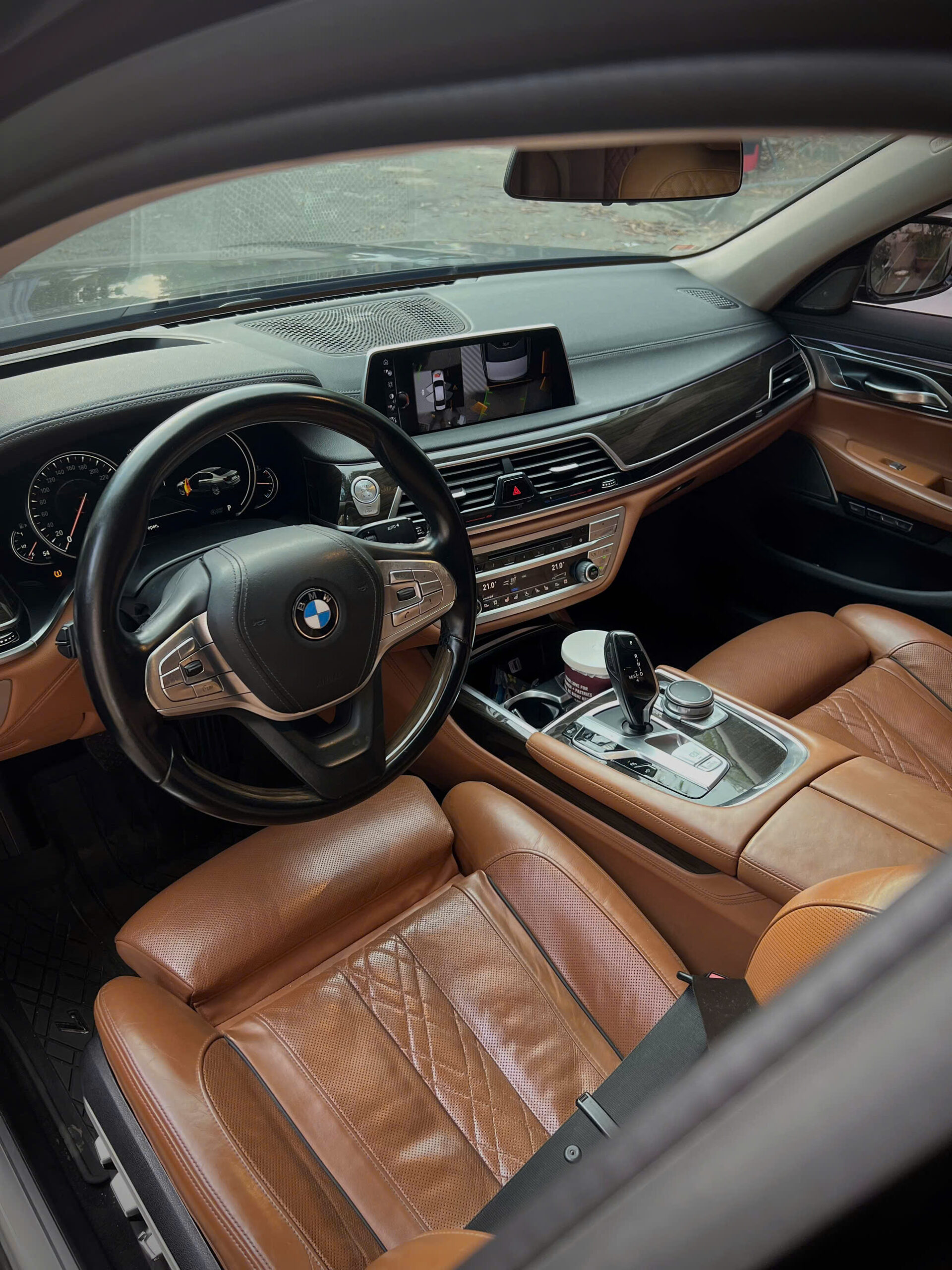 Cho Thuê Xe BMW 740Li Pure Excellence Tại Sài Gòn