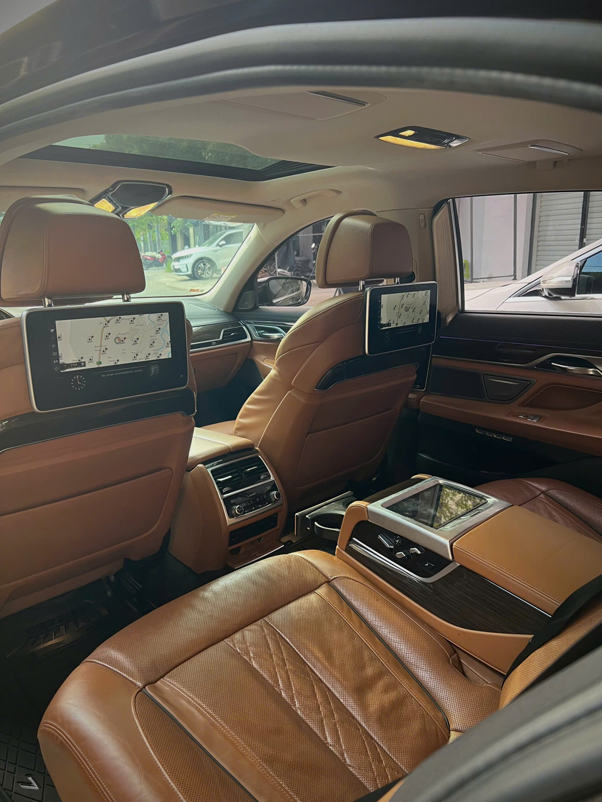 Cho Thuê Xe BMW 740Li Pure Excellence Tại Sài Gòn