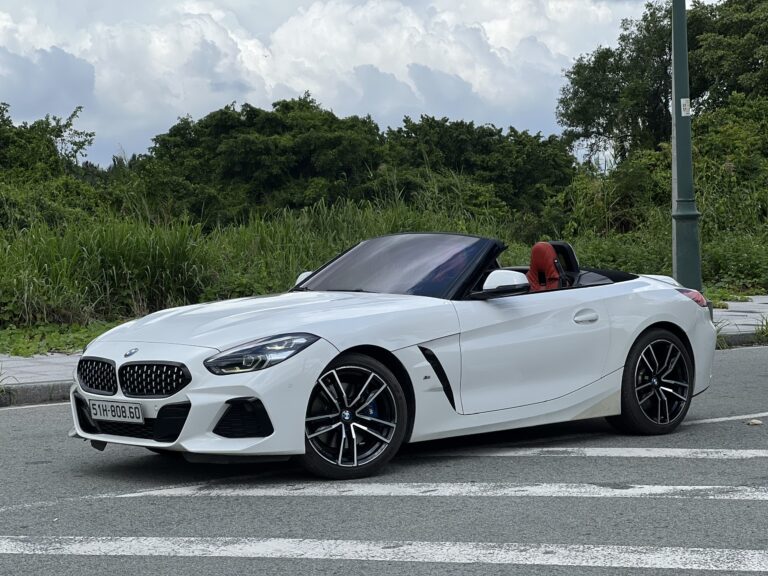 Cho Thuê Xe BMW Z4 Mui Trần