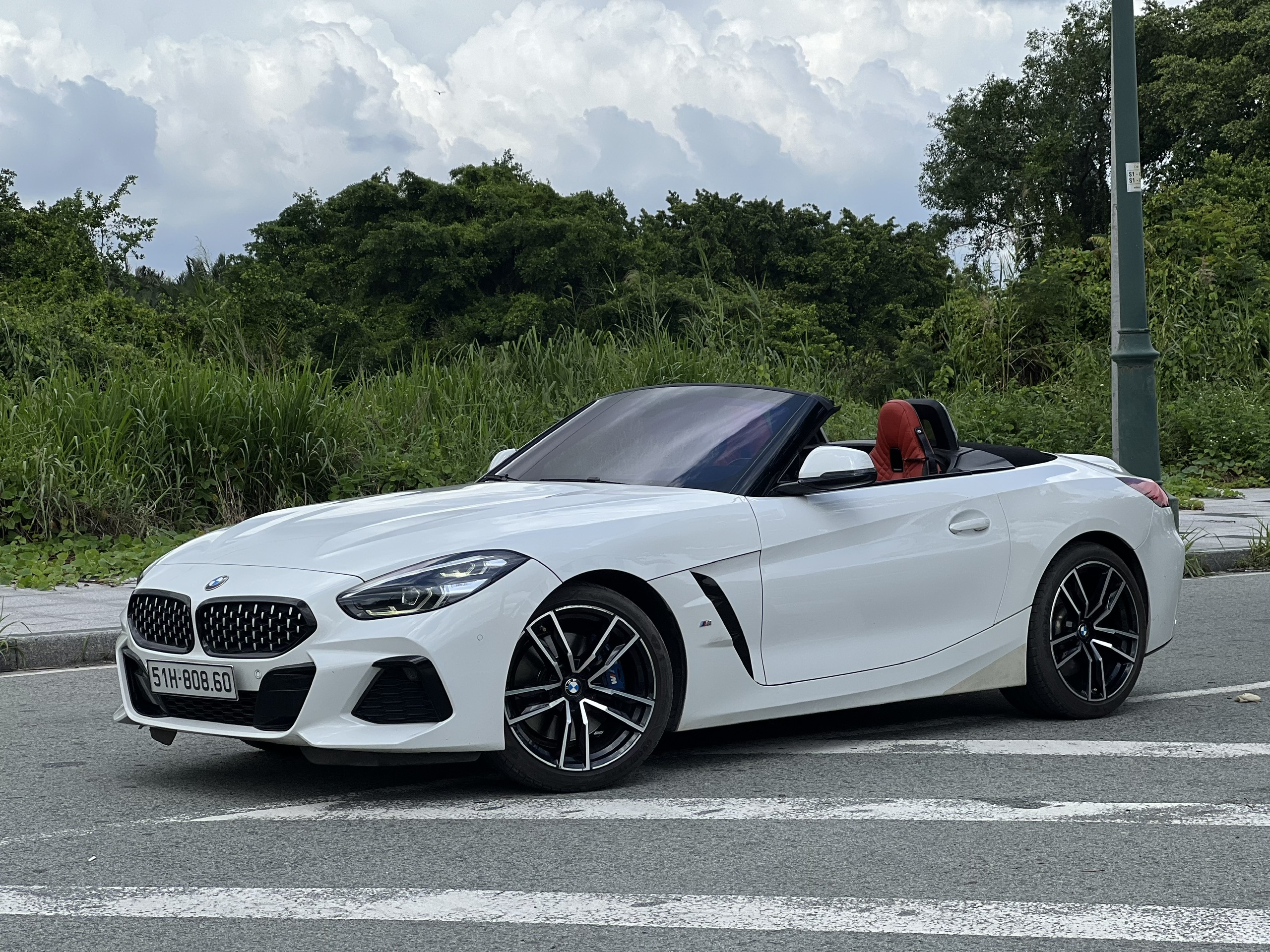 Cho Thuê Xe BMW Z4 Mui Trần