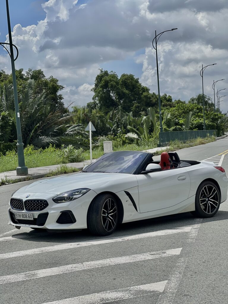 Cho Thuê Xe BMW Z4 Mui Trần