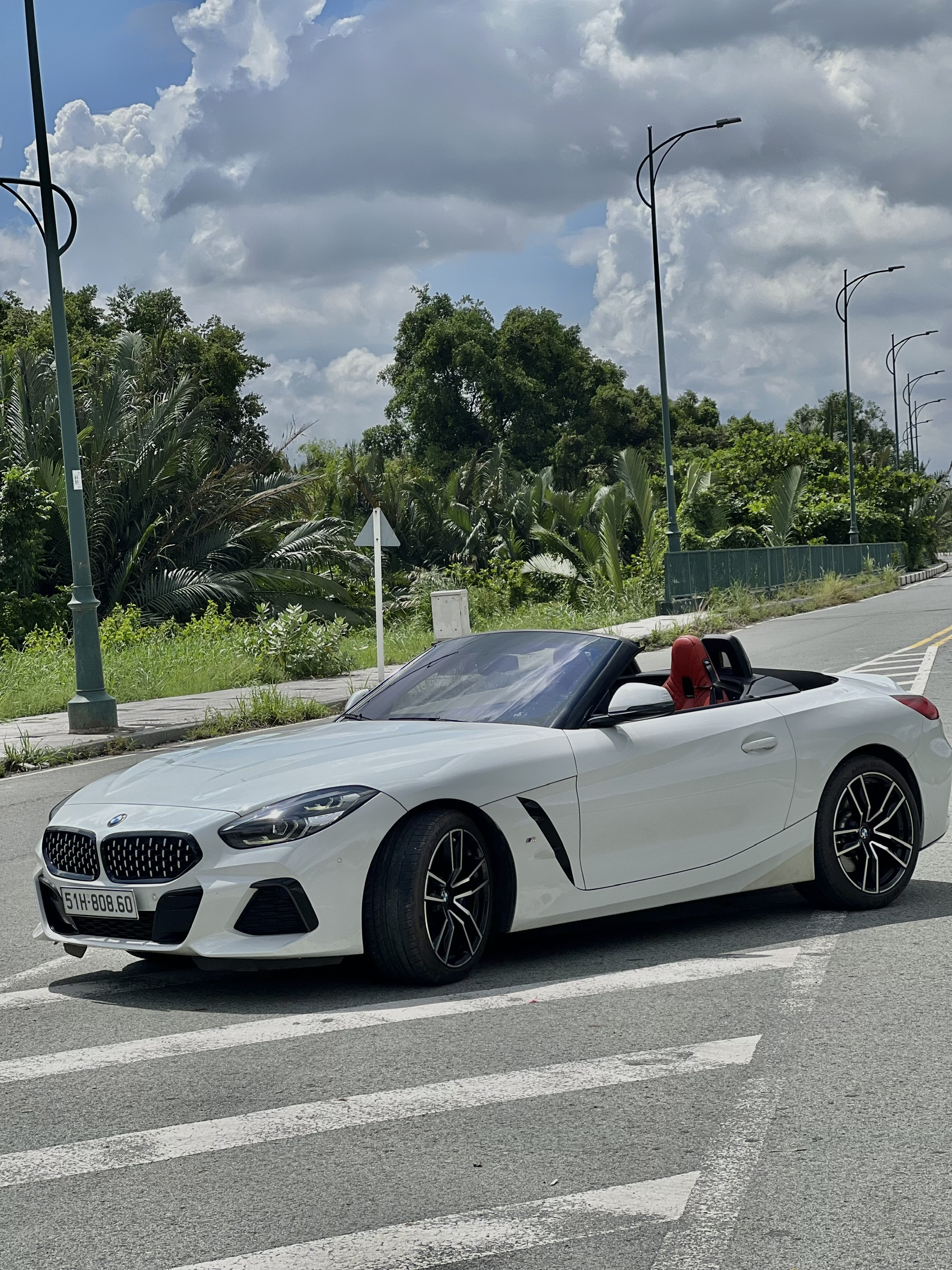Cho Thuê Xe BMW Z4 Mui Trần