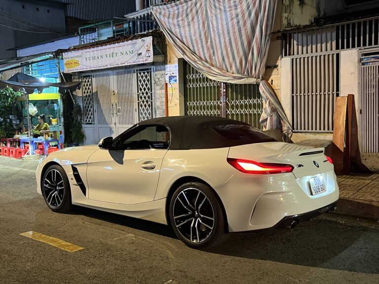 Cho Thuê Xe BMW Z4 Mui Trần