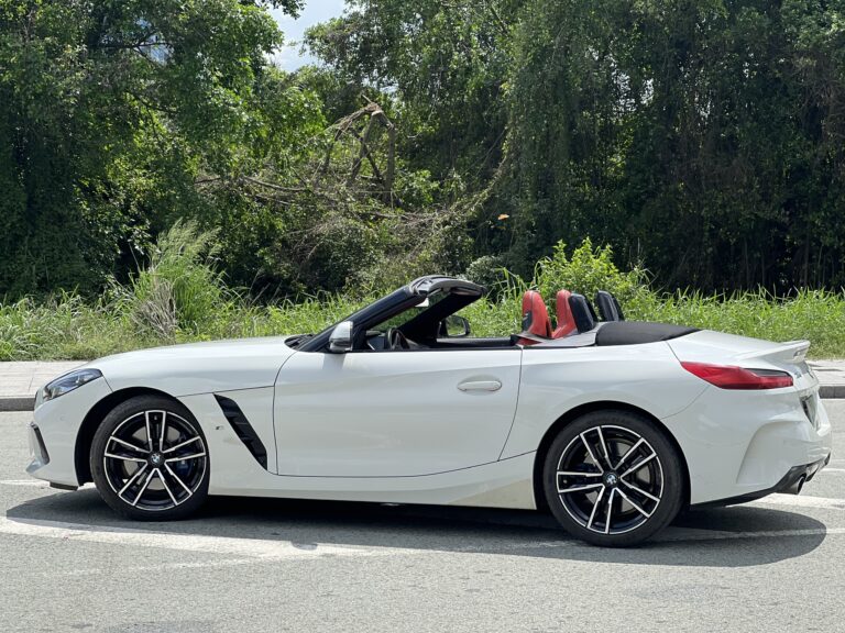 Cho Thuê Xe BMW Z4 Mui Trần
