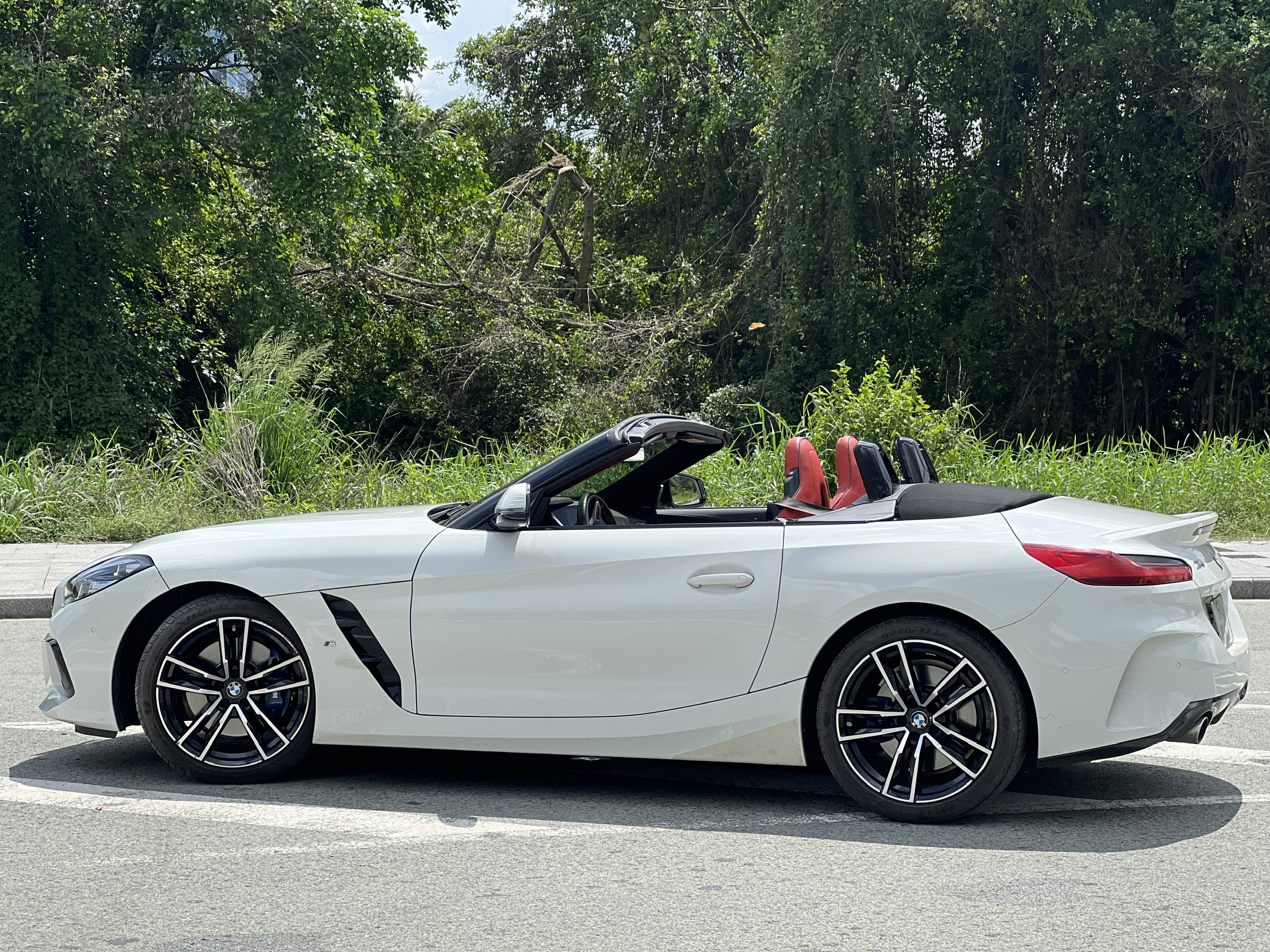 Cho Thuê Xe BMW Z4 Mui Trần