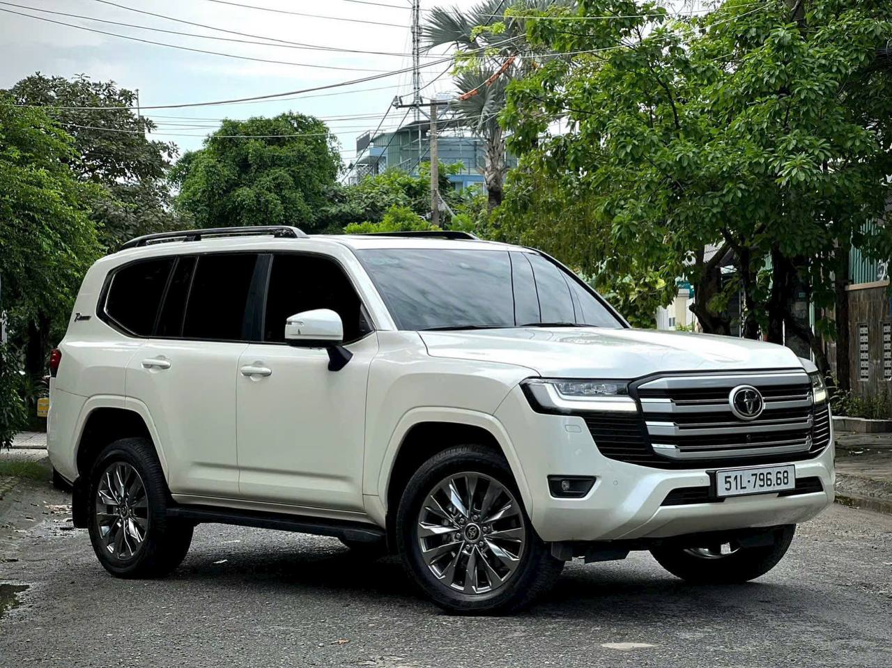 Dịch Vụ Cho Thuê Xe Tự Lái Land Cruiser LC300 Tại TP.HCM
