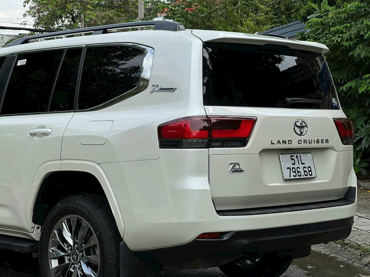 Dịch Vụ Cho Thuê Xe Tự Lái Land Cruiser LC300 Tại TP.HCM