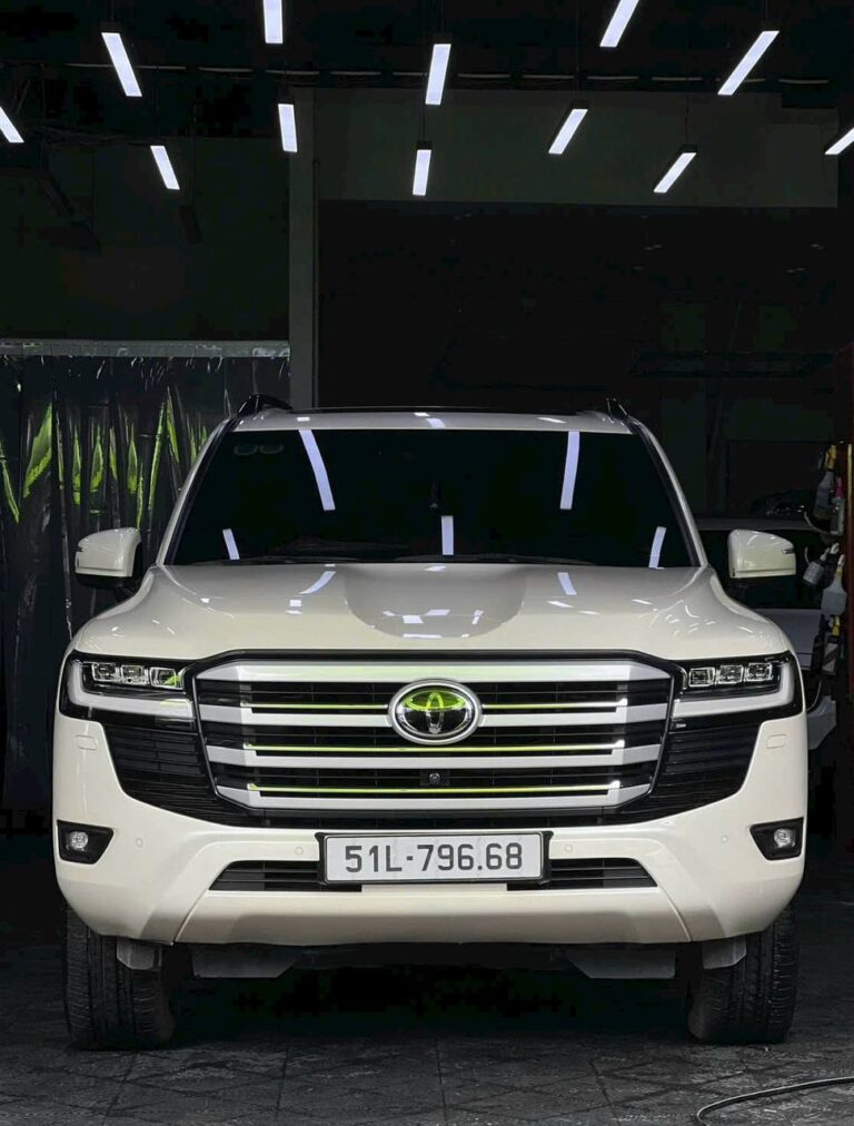 Dịch Vụ Cho Thuê Xe Tự Lái Land Cruiser LC300 Tại TP.HCM