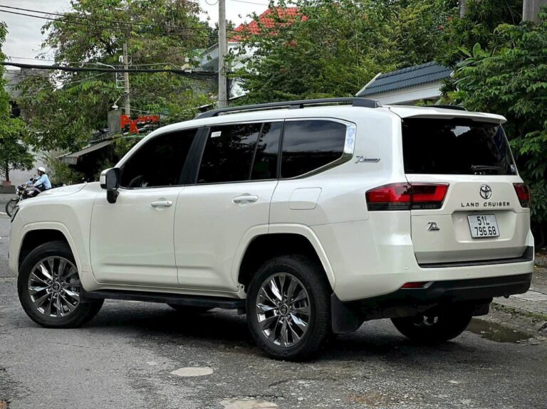 Dịch Vụ Cho Thuê Xe Tự Lái Land Cruiser LC300 Tại TP.HCM