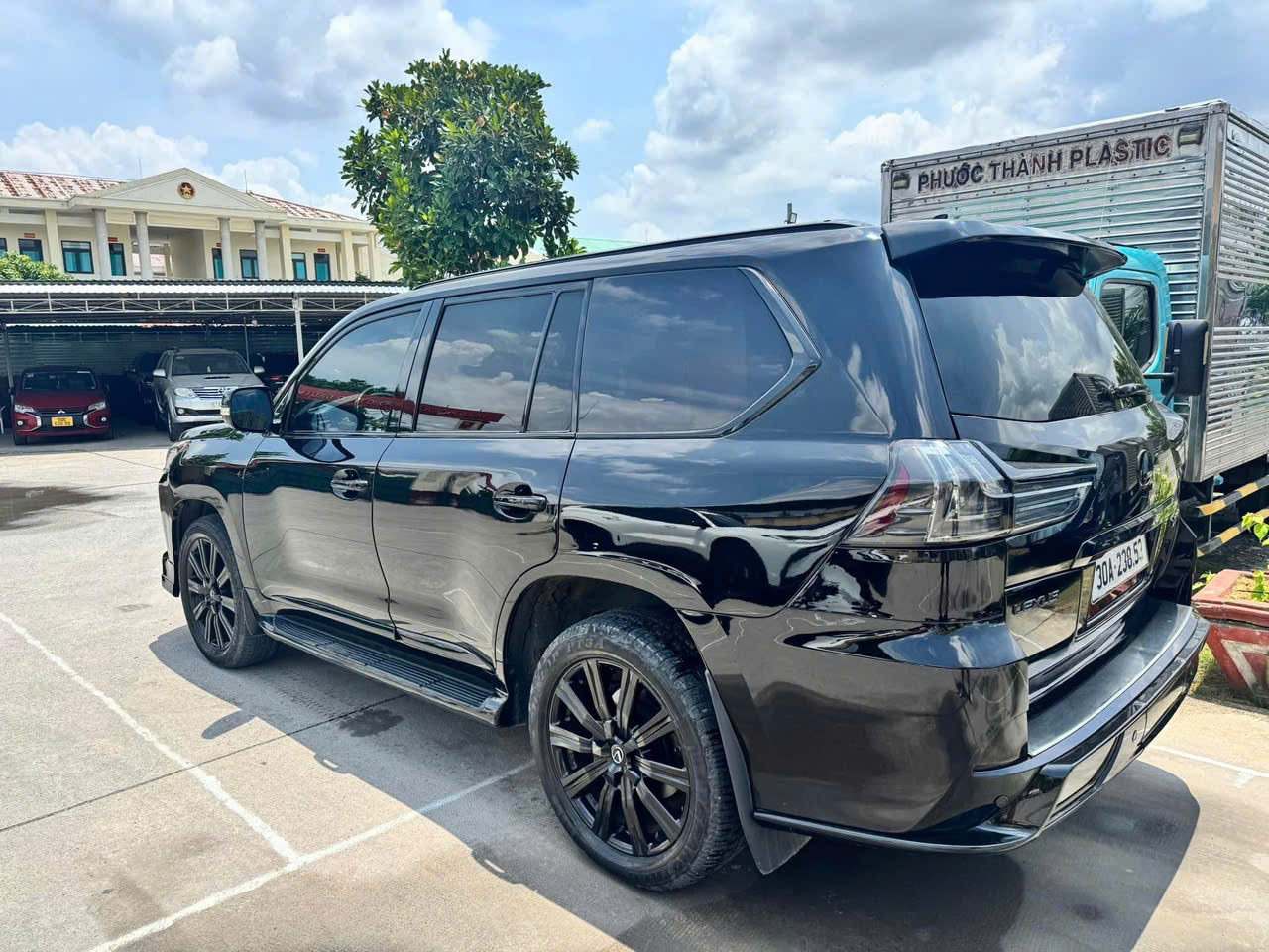 Dịch Vụ Cho Thuê Xe Lexus Lx570 Cao Cấp tại TP.HCM