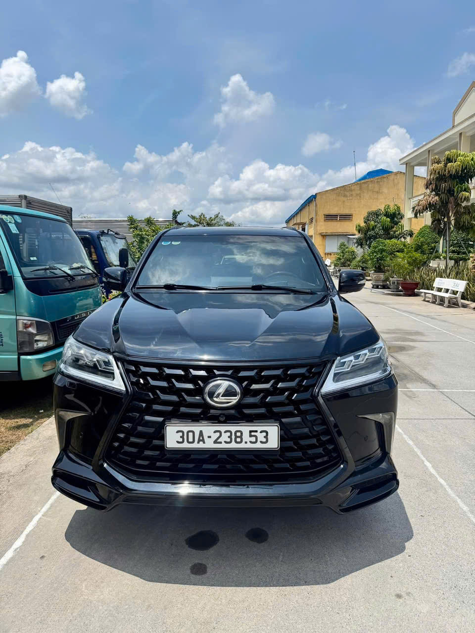 Dịch Vụ Cho Thuê Xe Lexus Lx570 Cao Cấp tại TP.HCM
