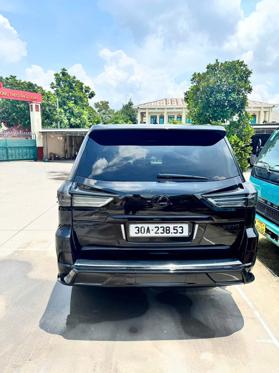 Dịch Vụ Cho Thuê Xe Lexus Lx570 Cao Cấp tại TP.HCM