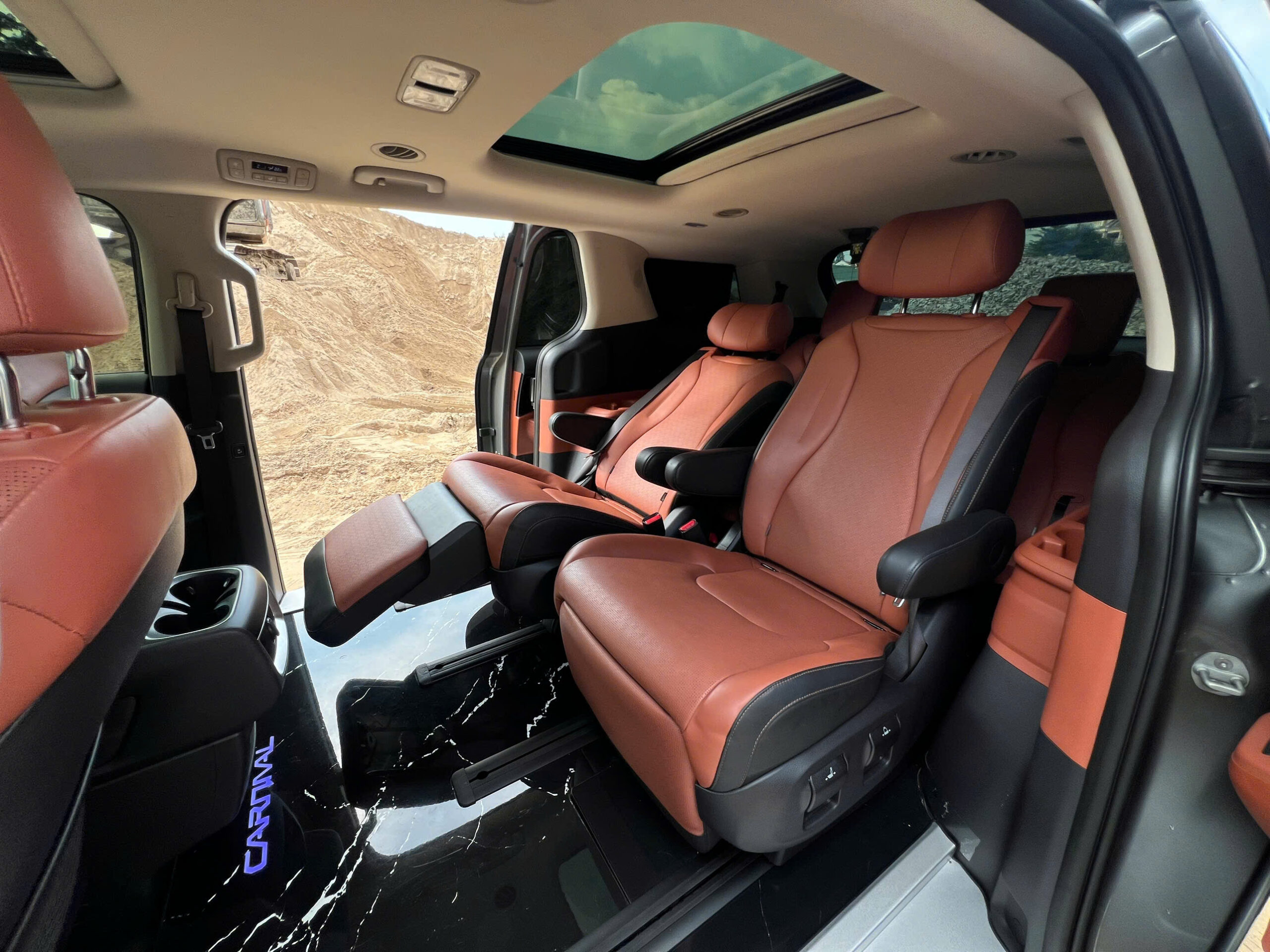 Dịch vụ cho thuê xe tự lái KIA Carnival 2026