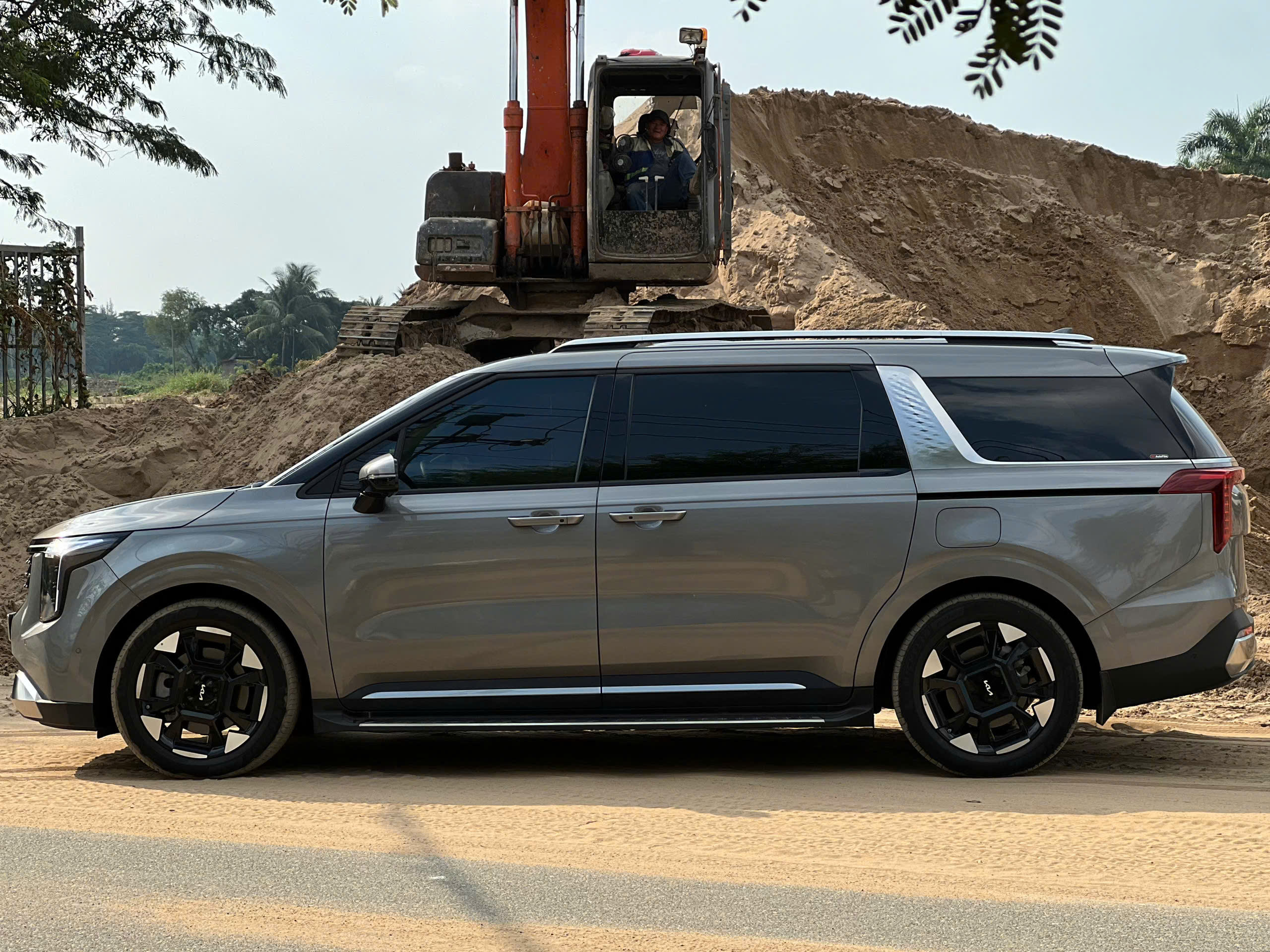 Dịch vụ cho thuê xe tự lái KIA Carnival 2026