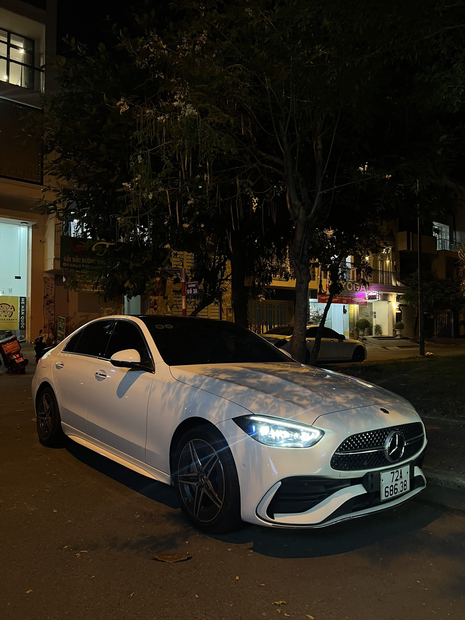 Thuê Xe Mercedes C300 AMG 4 Chỗ Tại Hồ Chí Minh