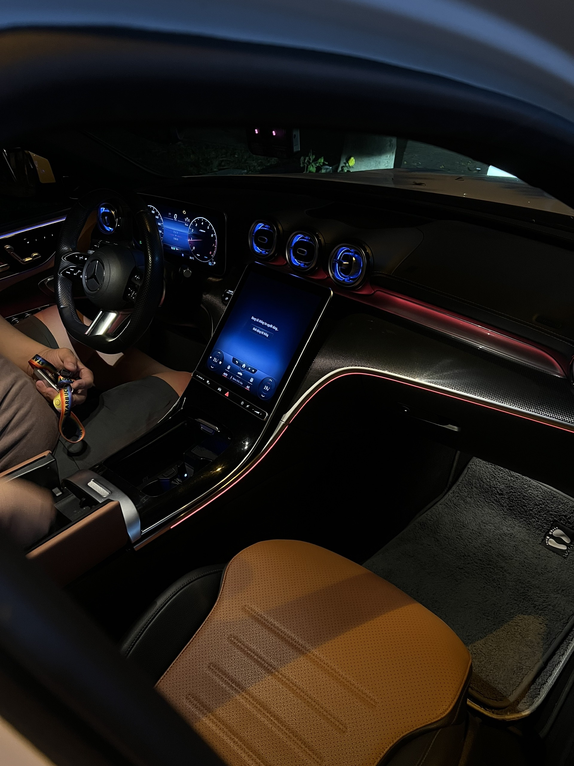Thuê Xe Mercedes C300 AMG 4 Chỗ Tại Hồ Chí Minh