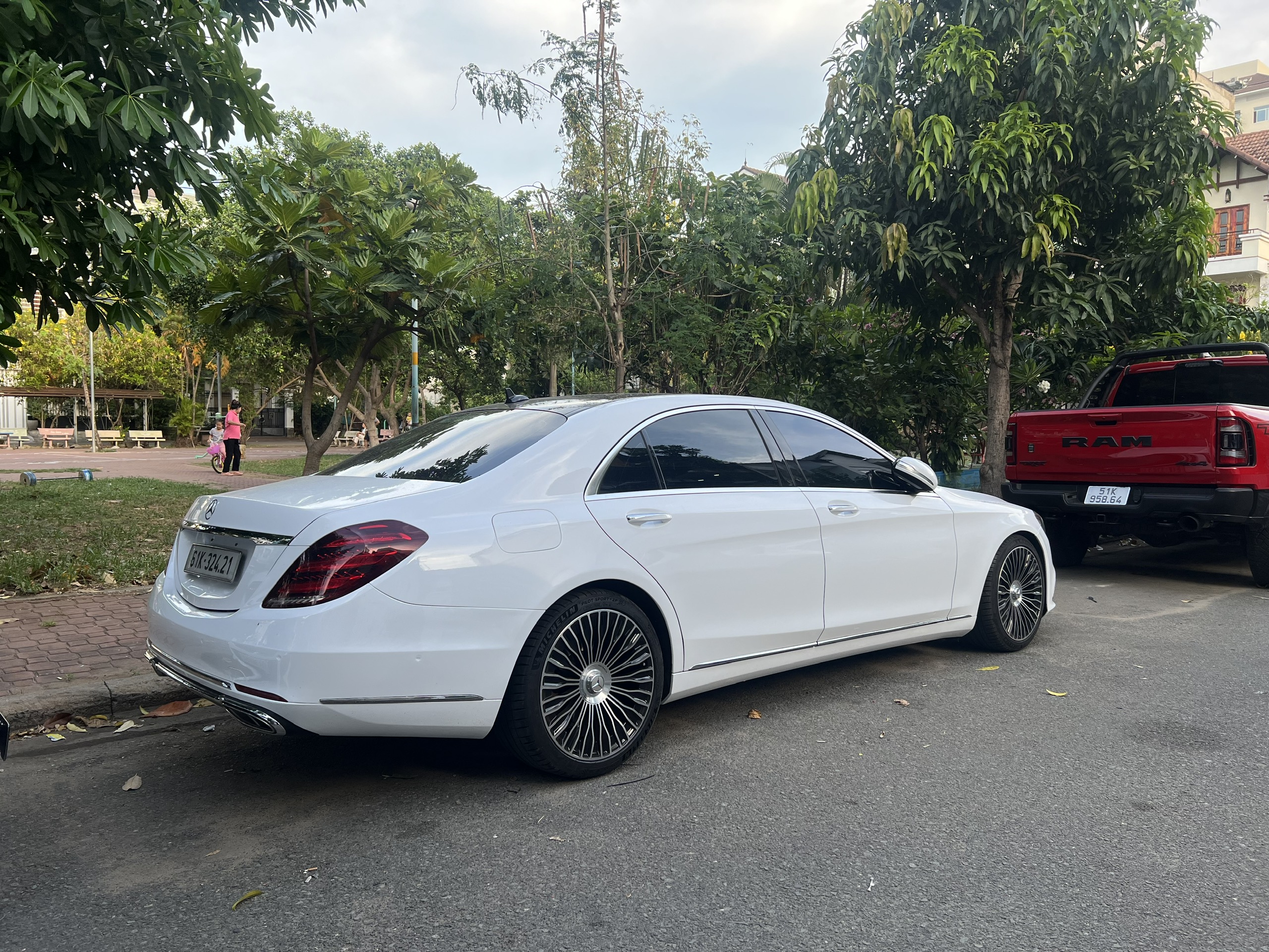 Thuê Xe Mercedes S400 Sang Trọng Đời Mới Tại TP.HCM