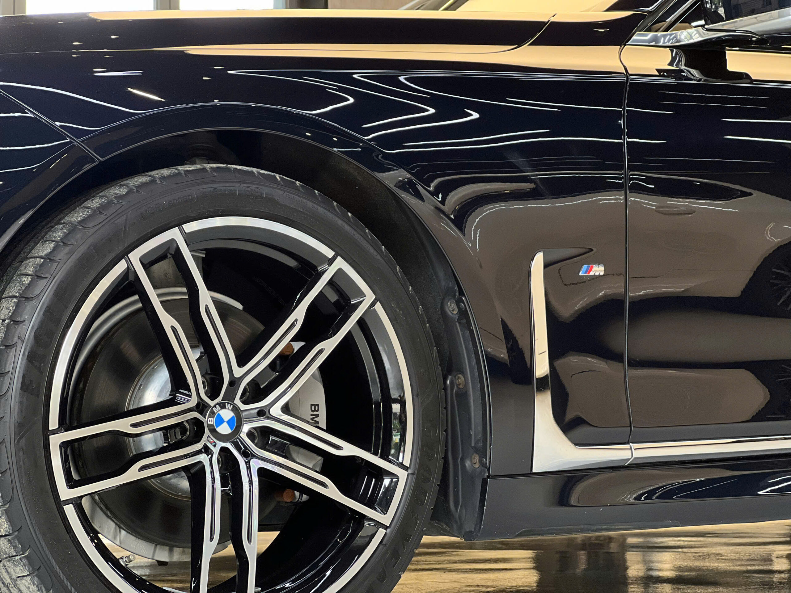 Thuê Xe Tự Lái BMW 730Li Cao Cấp Giá Rẻ Tại Sài Gòn