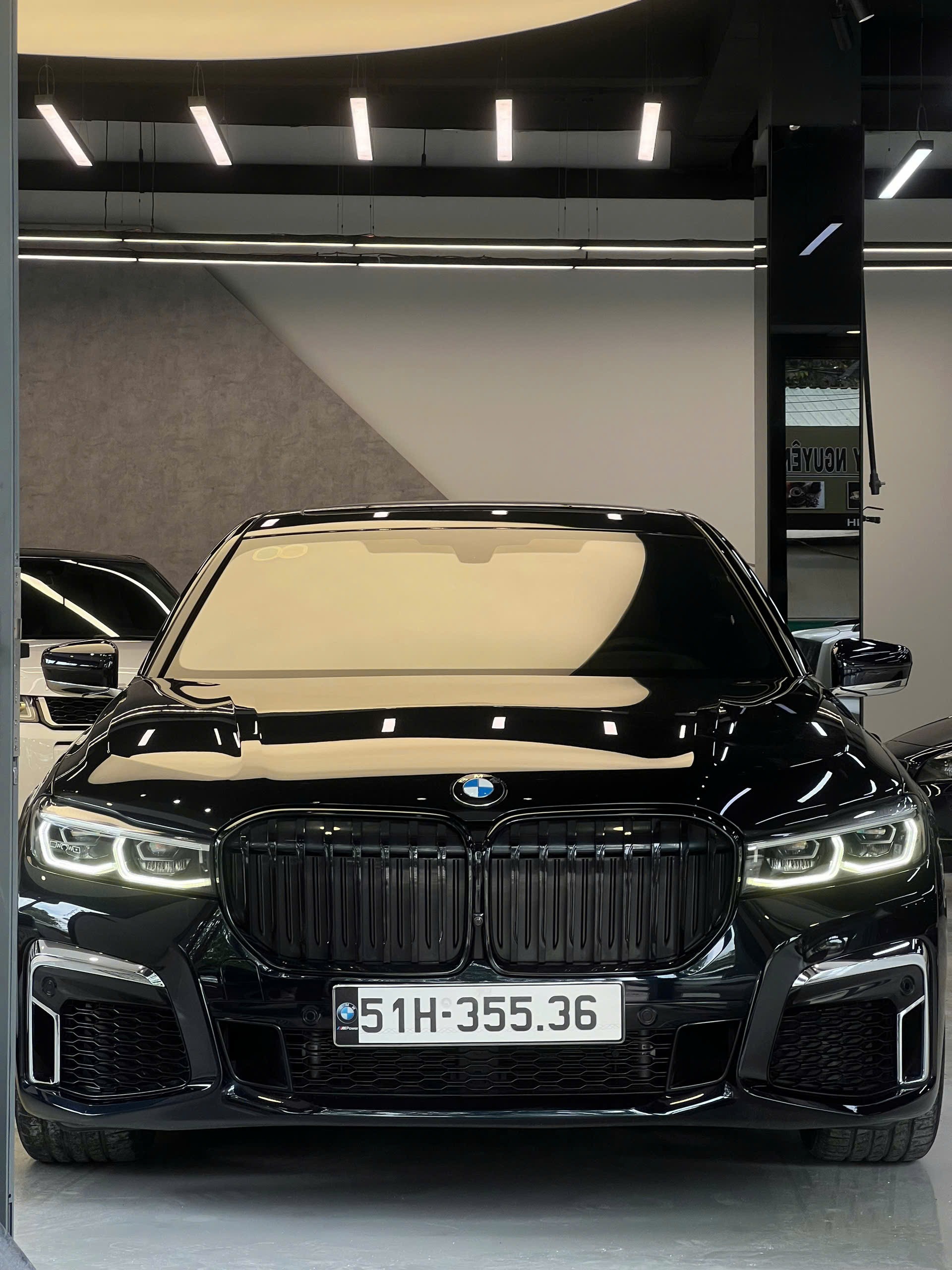 Thuê Xe Tự Lái BMW 730Li Cao Cấp Giá Rẻ Tại Sài Gòn
