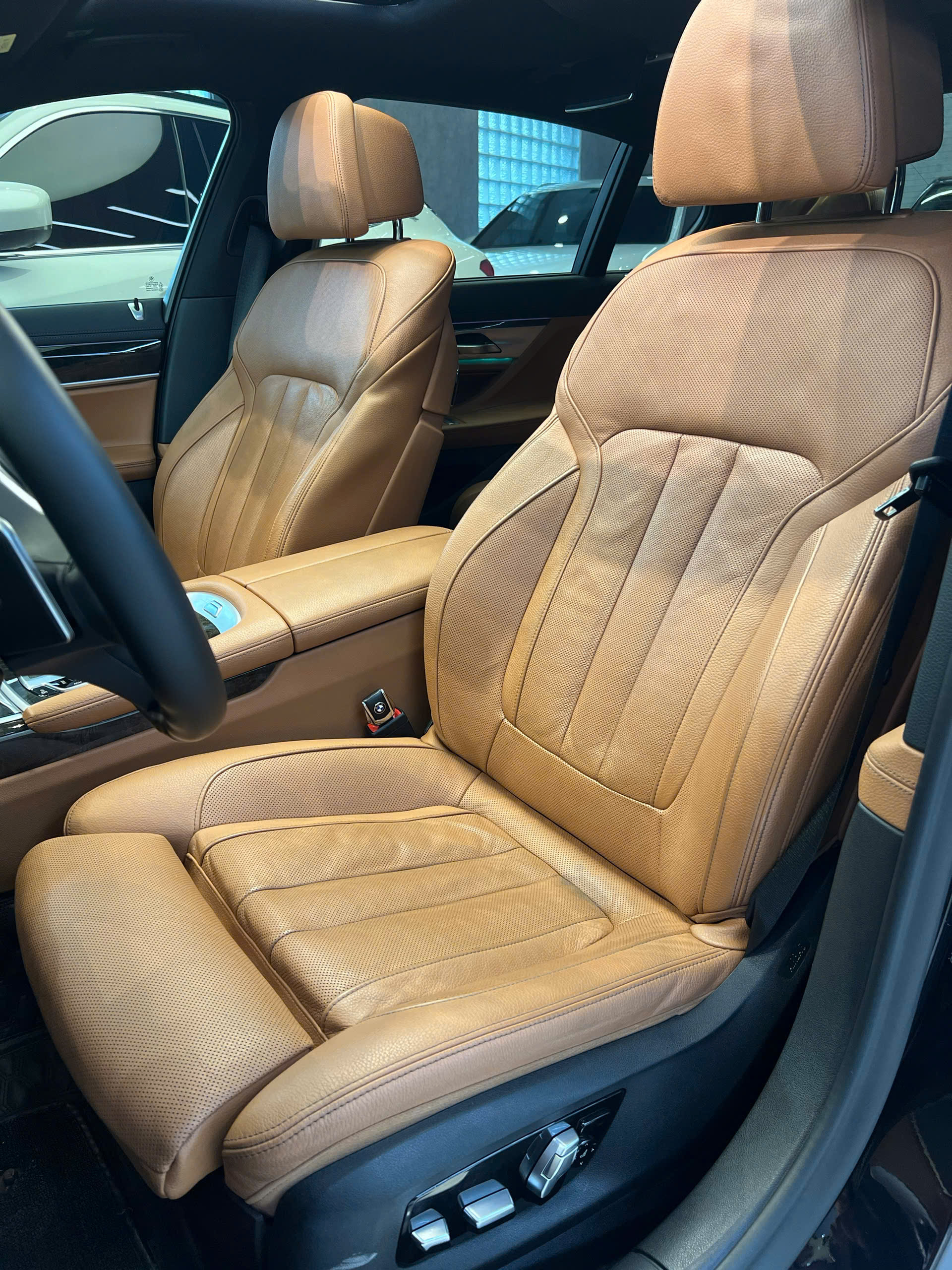 Thuê Xe Tự Lái BMW 730Li Cao Cấp Giá Rẻ Tại Sài Gòn