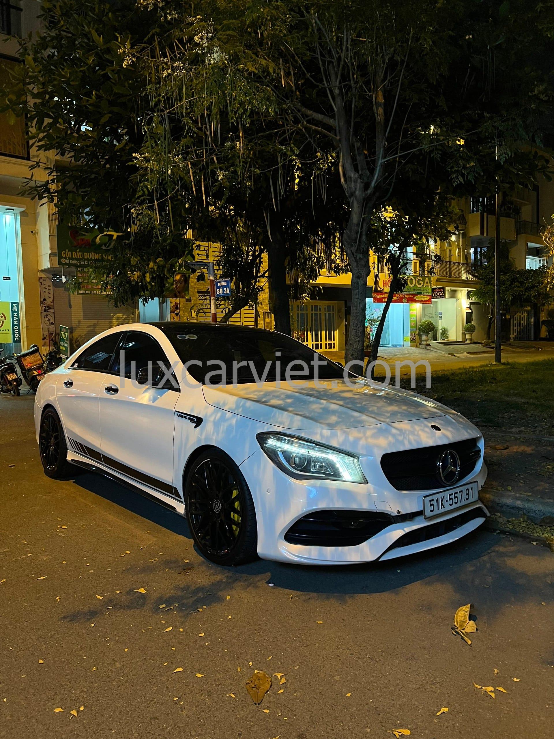 Thuê Xe Mercedes C300 AMG 4 Chỗ Tại Hồ Chí Minh