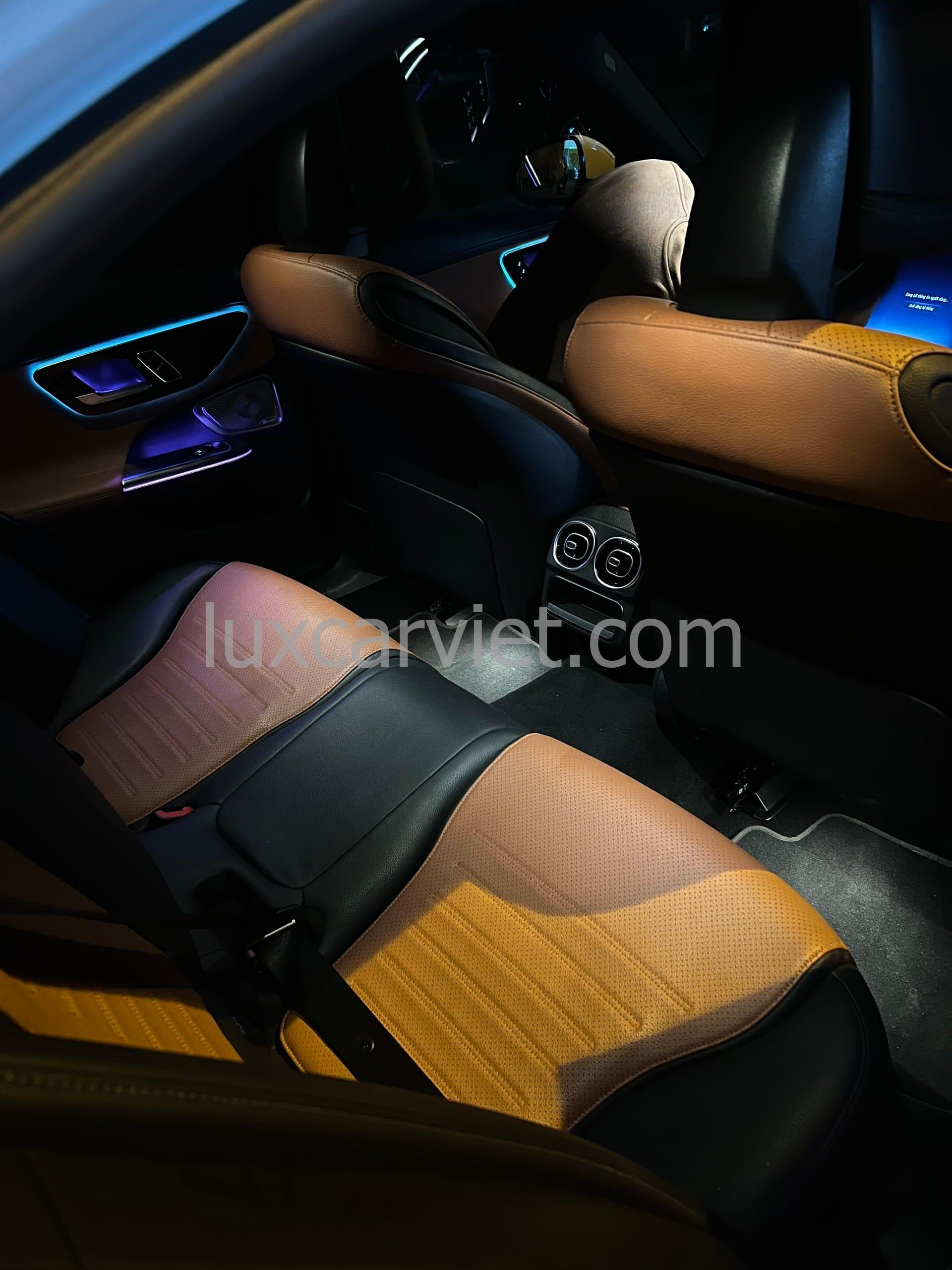 Thuê xe Mercedes benz C300 AMG: Trải nghiệm đẳng cấp và sang trọng - Ảnh 2